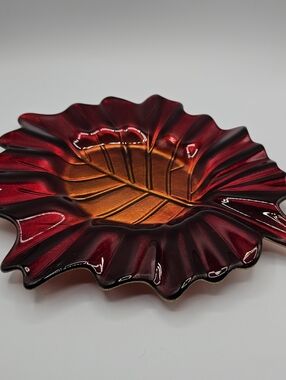 PartyLite - Vintage - Leaf-Shaped Glass Candle Holder in Red and Amber